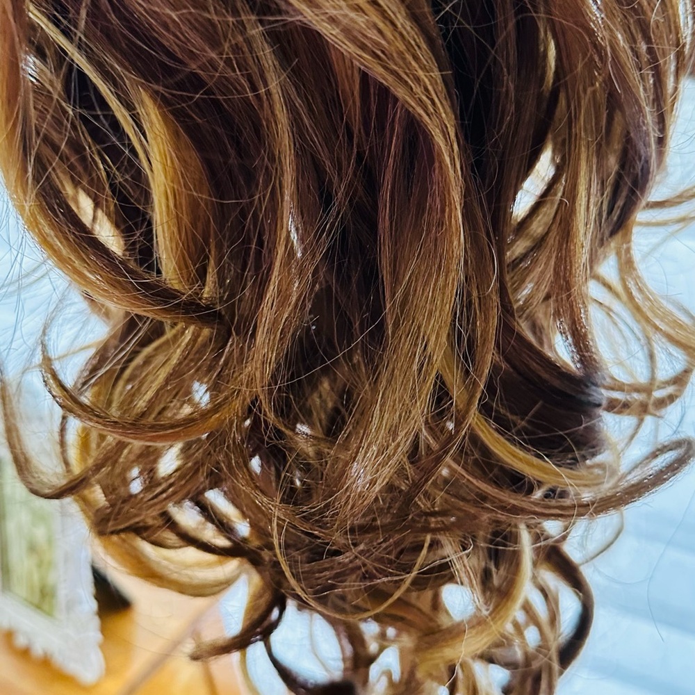 Angelix Collection Wig with Beautiful, highlights - Picture 6 of 14